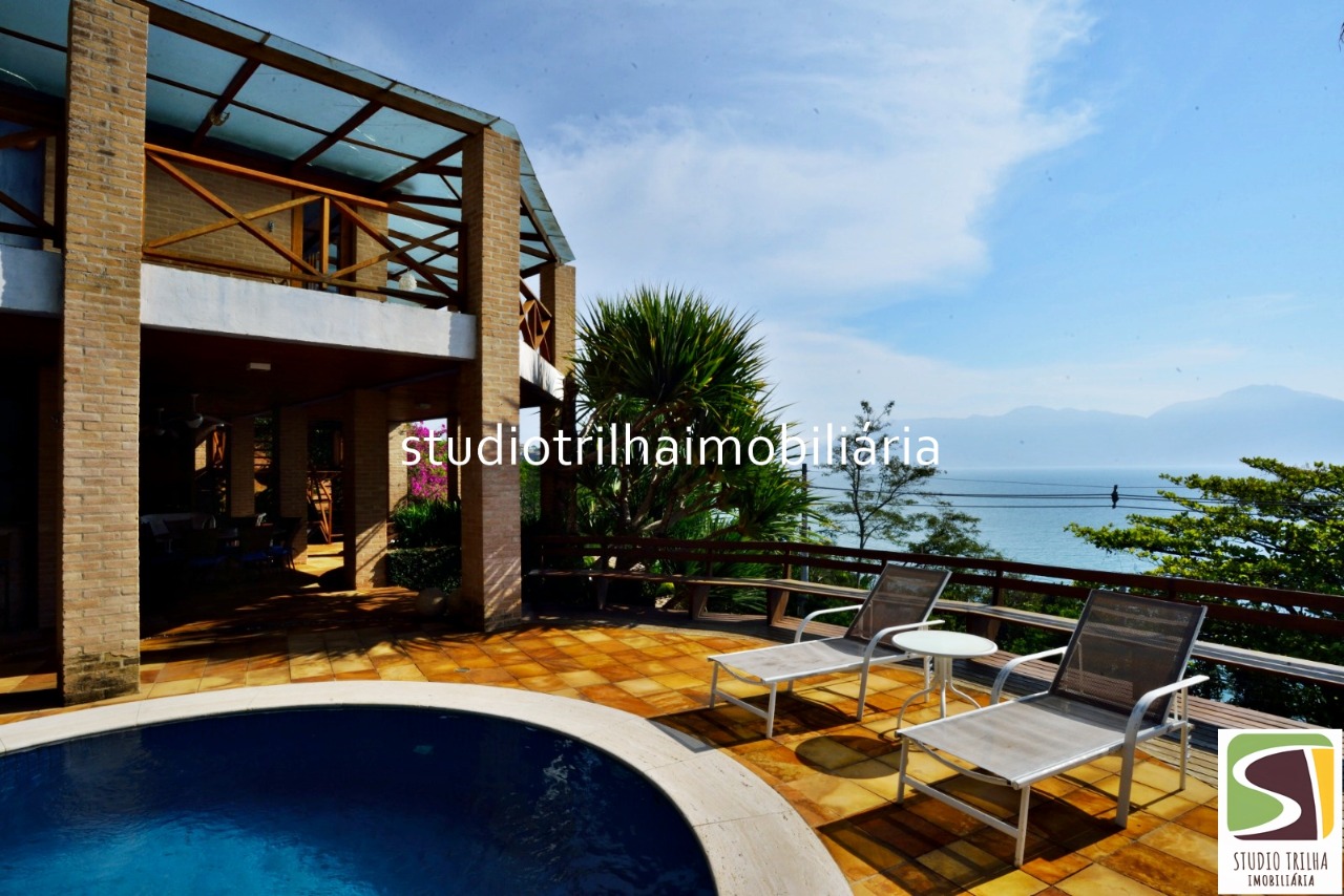 Vendo mansão 5 suítes, 406m², jardim e piscina em ponta das 