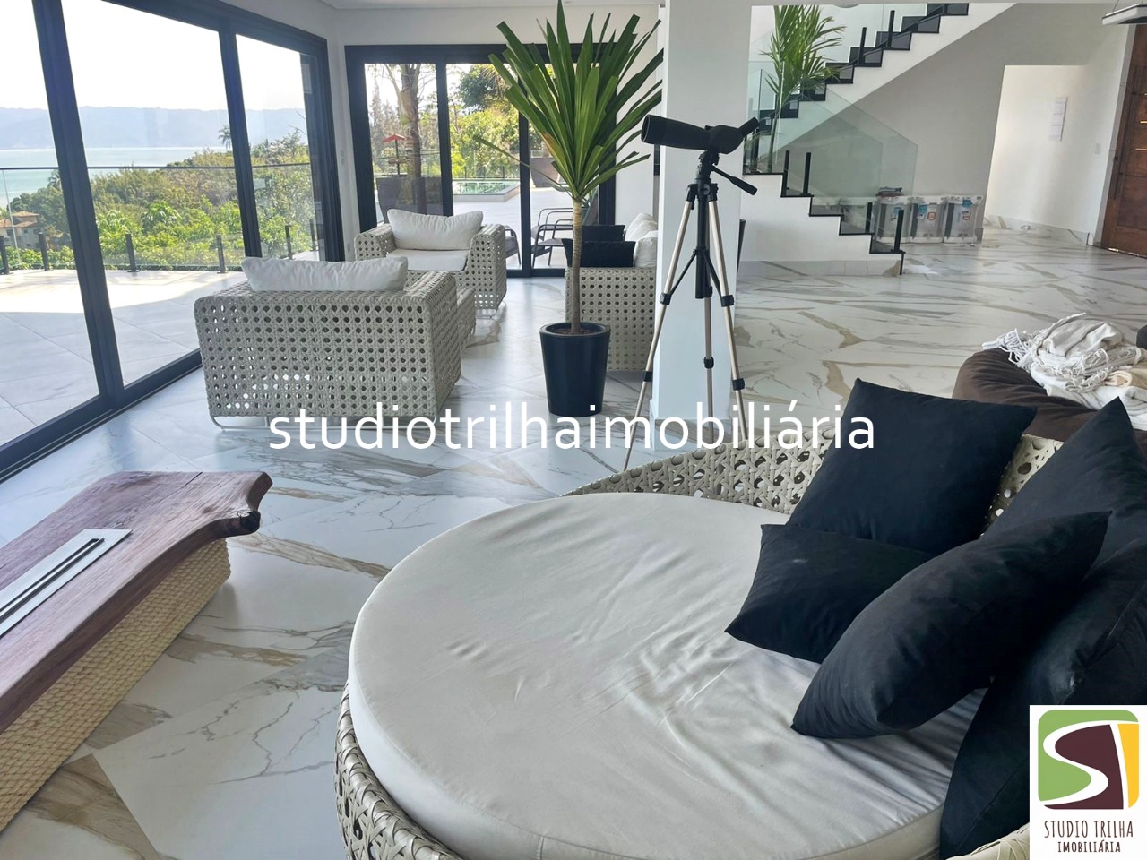Mansão moderna com 10 suítes,750m², á venda em Siriúba, Ilhabela - SP