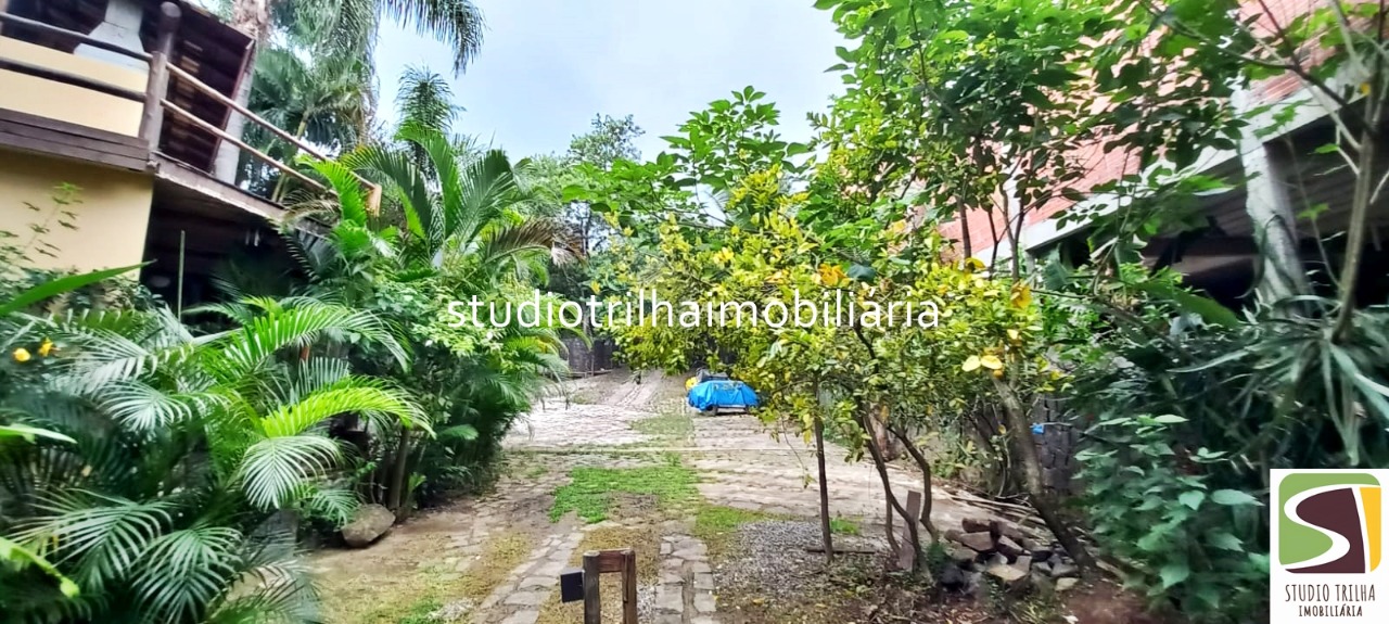 Lindo Sobrado em Condomínio, 100m² Escritura Definitiva com 2 suítes no bairro Bexiga, Ilhabela - SP