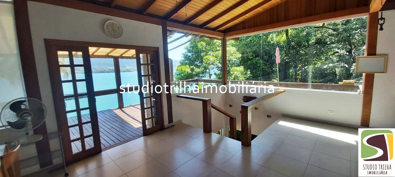 Sobrado em ilhabela, 135m² com vista 180 graus de frente par