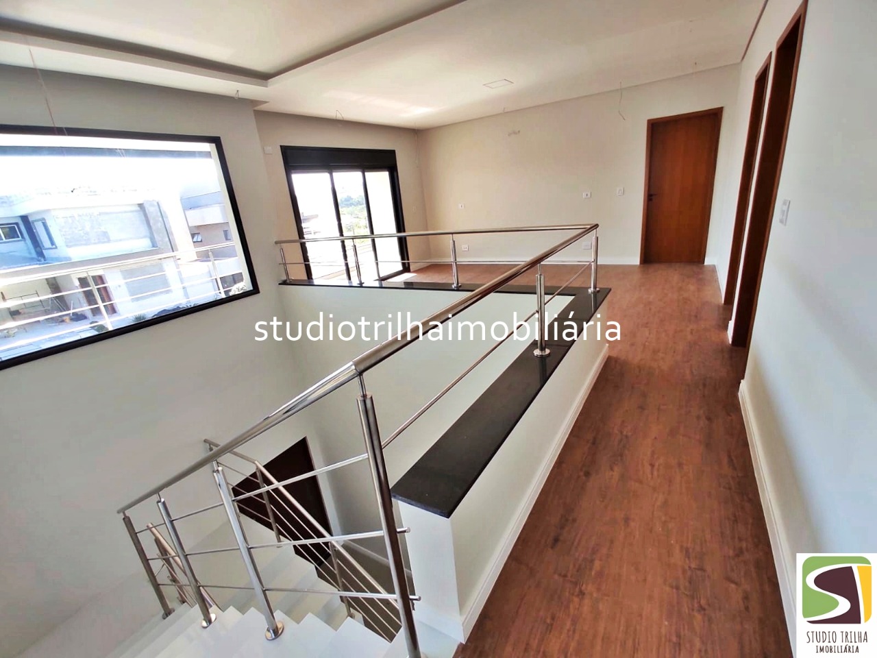 Sobrado Novo no Cond. Mônaco, 350m² com 4 Dormitórios, Varanda Gourmet e Piscina