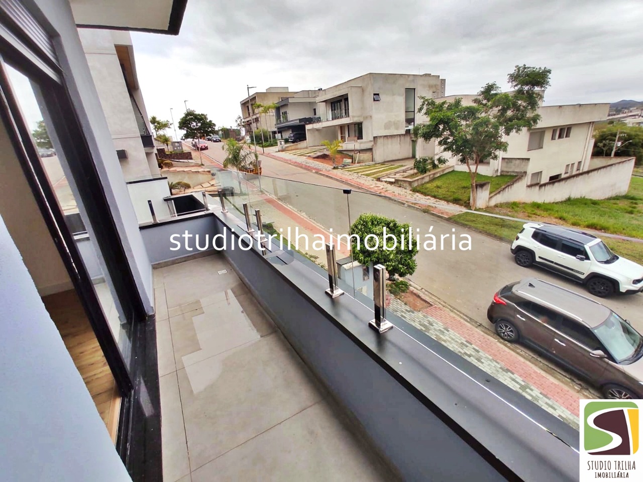 Excelente sobrado, 355m² com 4 suítes e área gourmet