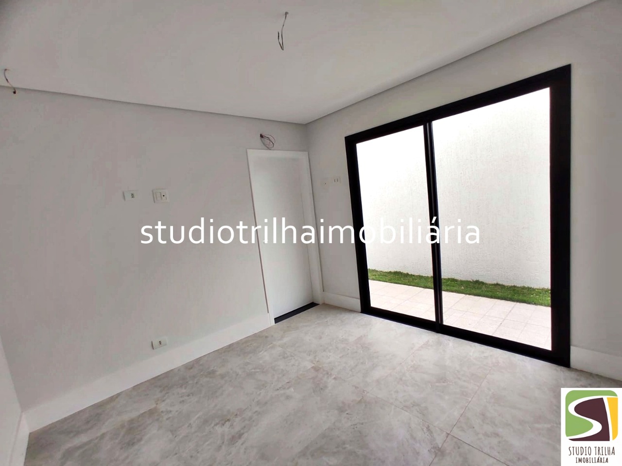 Lindo Sobrado no Condominio residencial Jaguary, 435m² com 4 Suítes sendo 1 Master e Varanda Gourmet