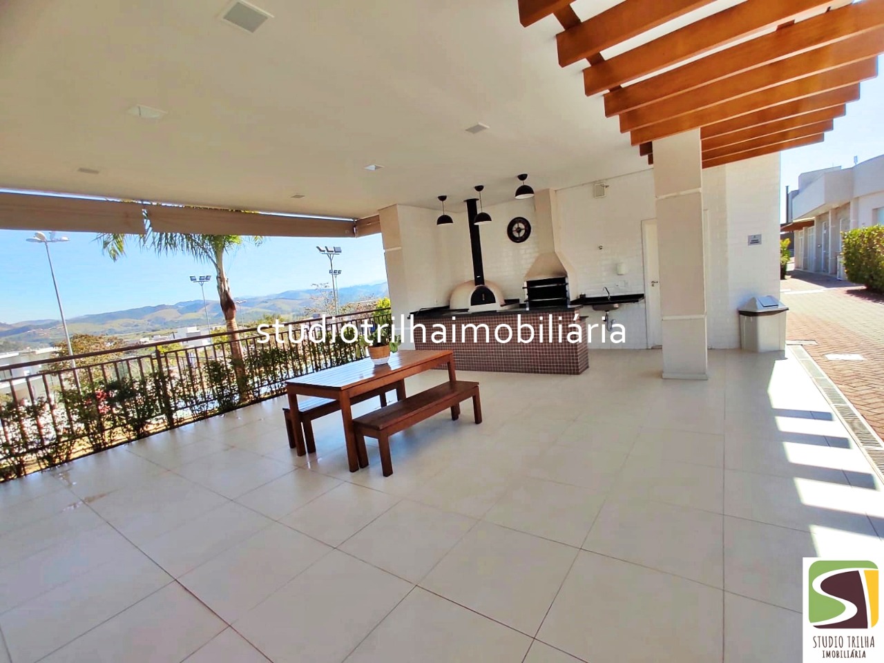 Sobrado Novo no Cond. Mônaco, 350m² com 4 Dormitórios, Varanda Gourmet e Piscina