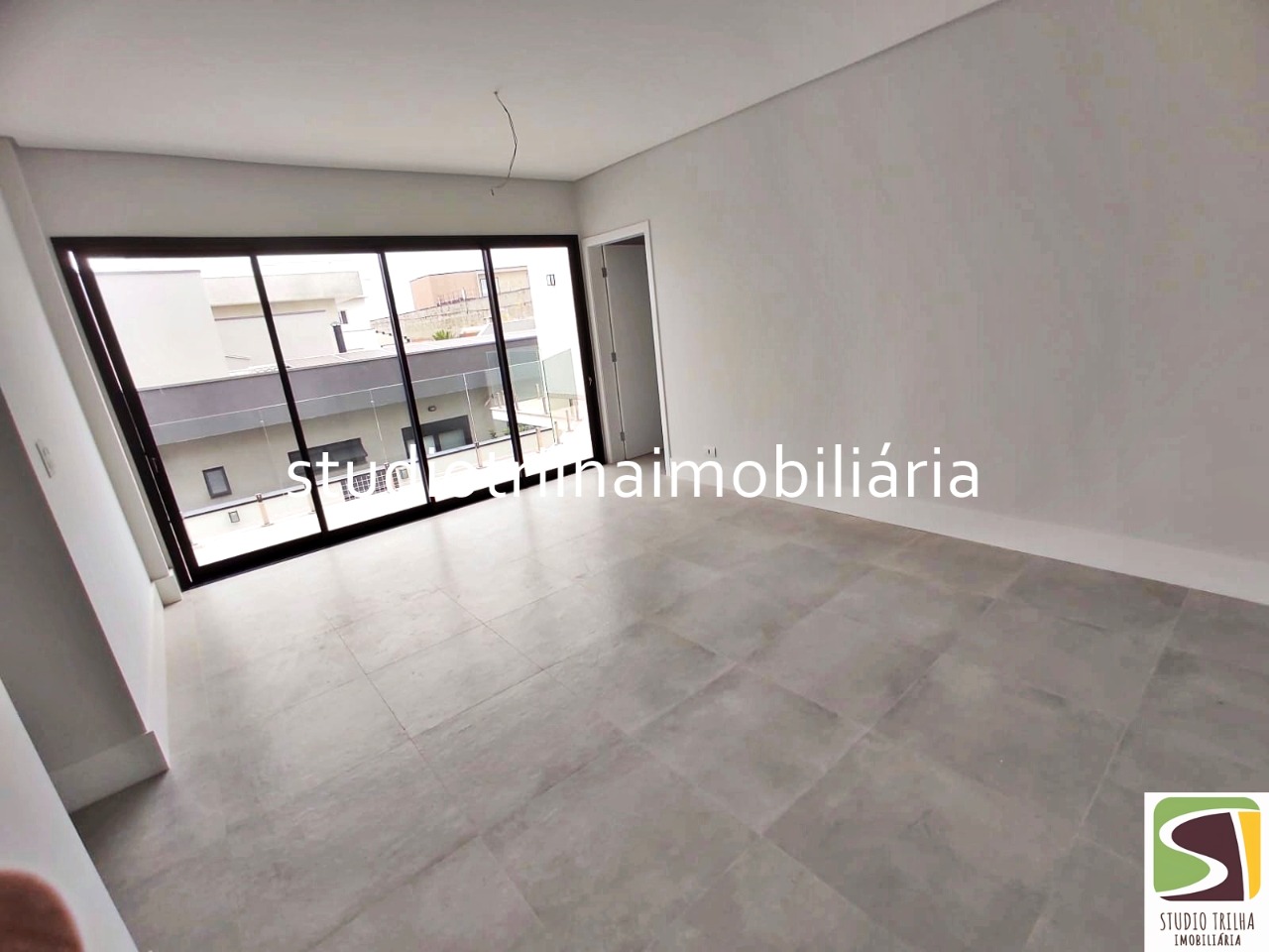 Lindo Sobrado no Condominio residencial Jaguary, 435m² com 4 Suítes sendo 1 Master e Varanda Gourmet