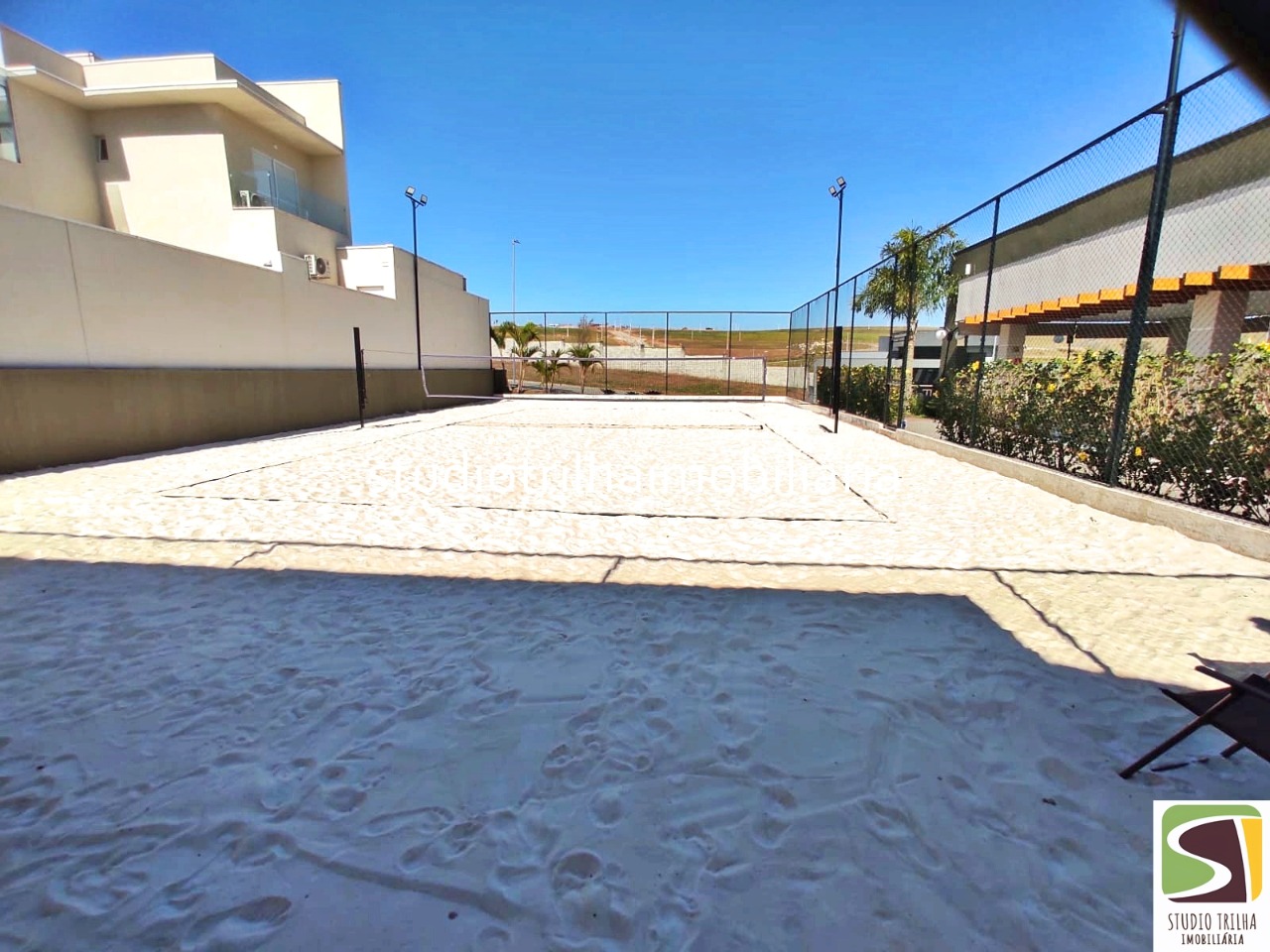 Sobrado Novo no Cond. Mônaco, 350m² com 4 Dormitórios, Varanda Gourmet e Piscina