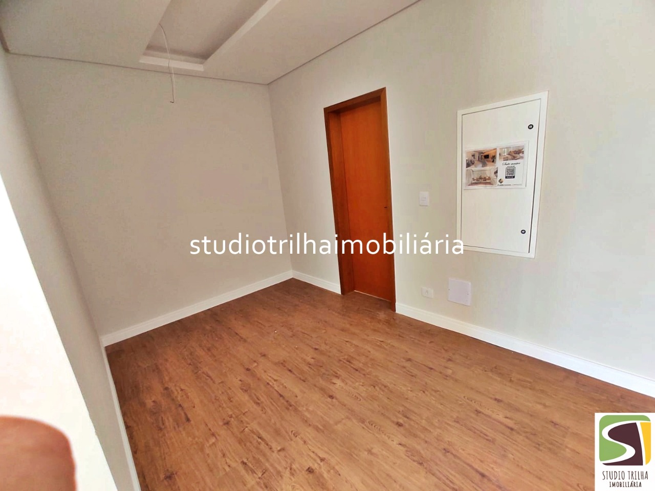 Sobrado Novo no Cond. Mônaco, 350m² com 4 Dormitórios, Varanda Gourmet e Piscina