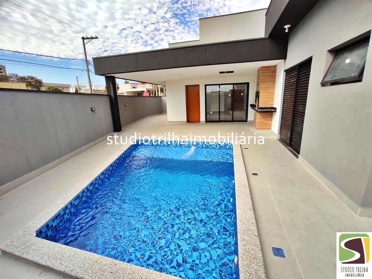 Casa à venda com 4 quartos - Foto 1