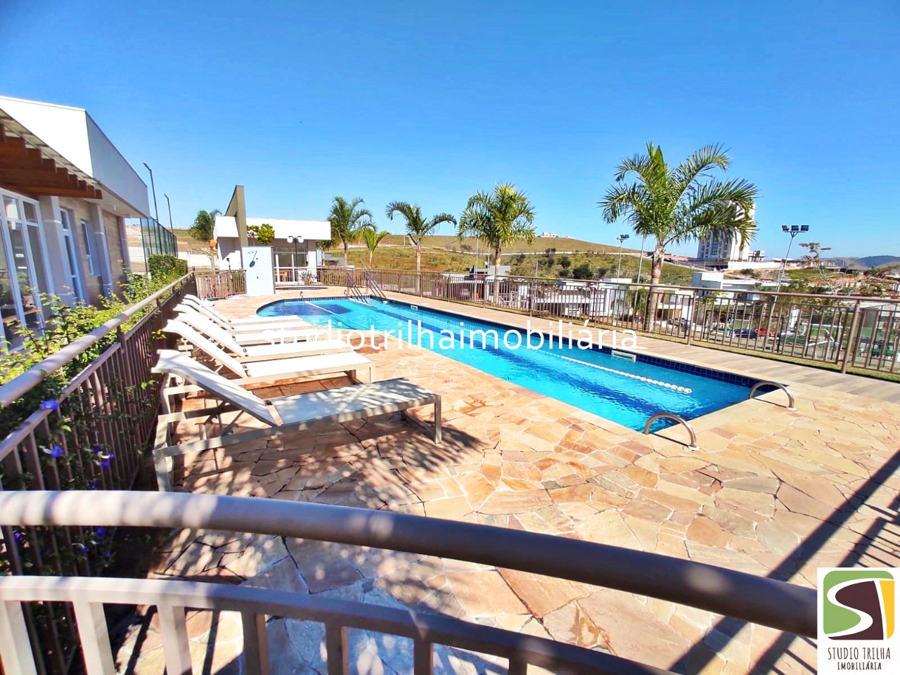 Sobrado novo no cond. Mônaco, 350m² com 4 dormitórios, varan