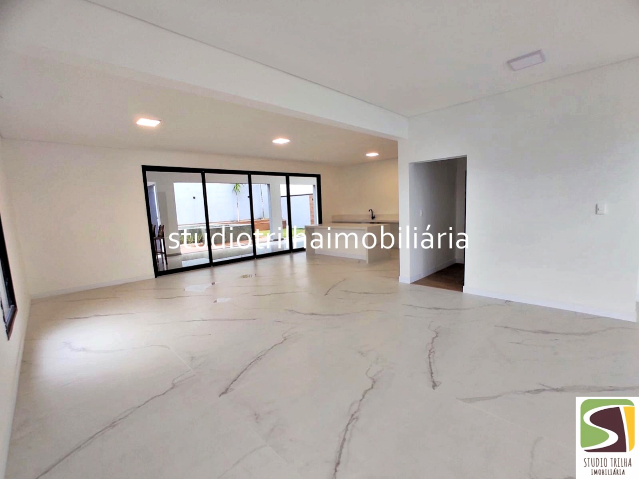 Excelente sobrado, 355m² com 4 suítes e área gourmet