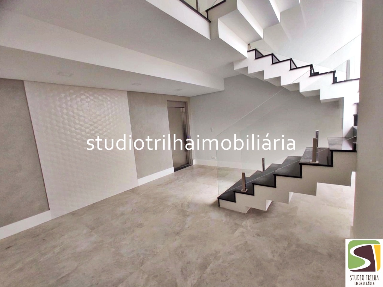 Lindo Sobrado no Condominio residencial Jaguary, 435m² com 4 Suítes sendo 1 Master e Varanda Gourmet