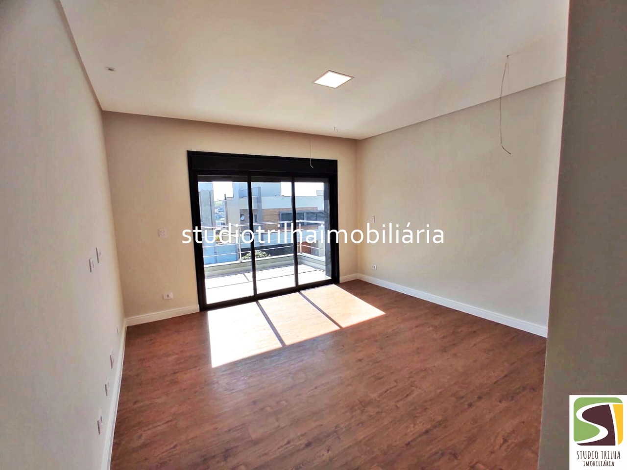 Sobrado Novo no Cond. Mônaco, 350m² com 4 Dormitórios, Varanda Gourmet e Piscina