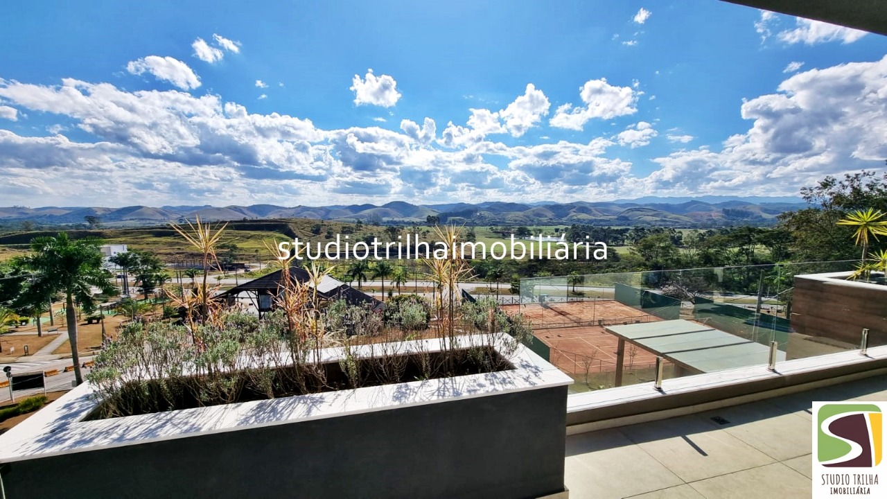Excelente Sobrado, 400m², 4 Suítes com Cozinha Planejada e Piscina Privativa