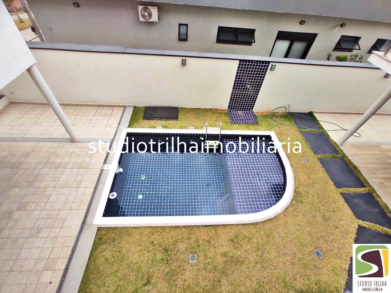 Lindo Sobrado no Condominio residencial Jaguary, 435m² com 4 Suítes sendo 1 Master e Varanda Gourmet