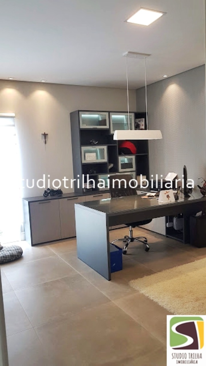 Excelente Mansão, 563m² com 4 Suítes amplas, Varanda Gourmet e Piscina em São José dos Campos - SP