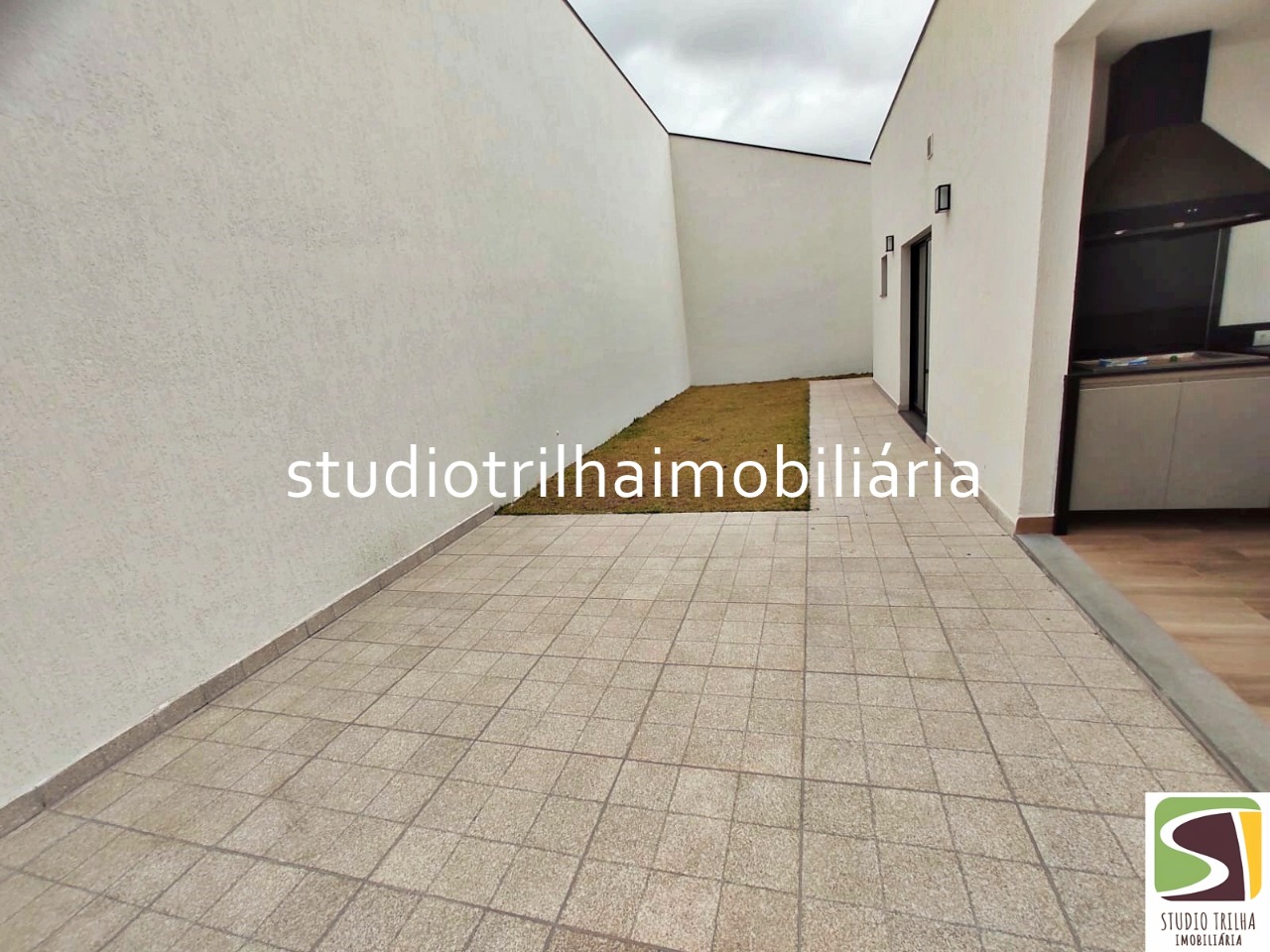 Lindo Sobrado no Condominio residencial Jaguary, 435m² com 4 Suítes sendo 1 Master e Varanda Gourmet