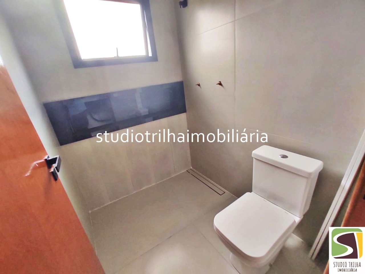 Excelente Sobrado, 355m² com 4 Suítes e Área Gourmet