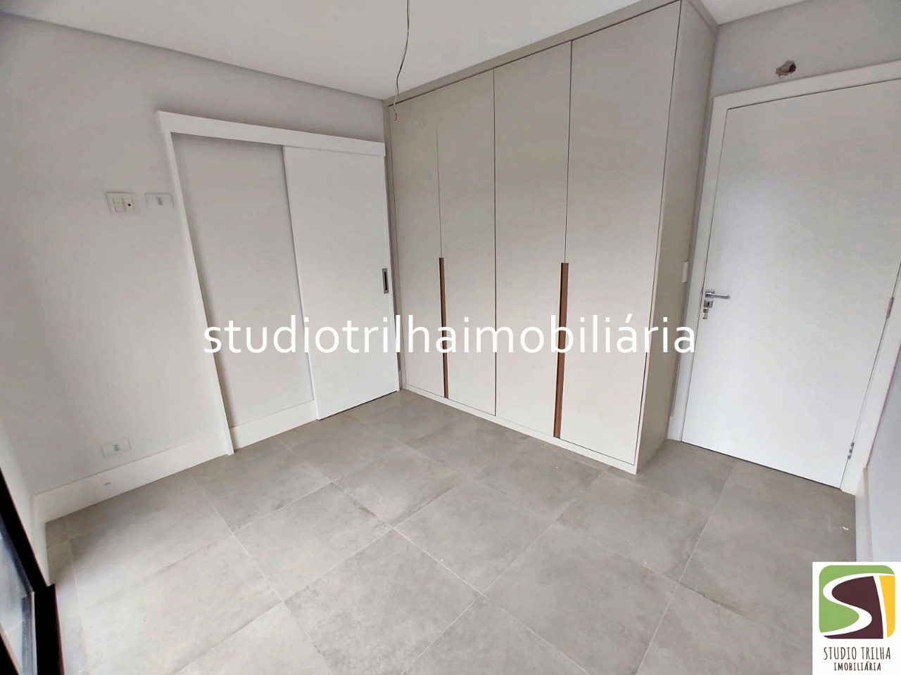 Lindo Sobrado no Condominio residencial Jaguary, 435m² com 4 Suítes sendo 1 Master e Varanda Gourmet