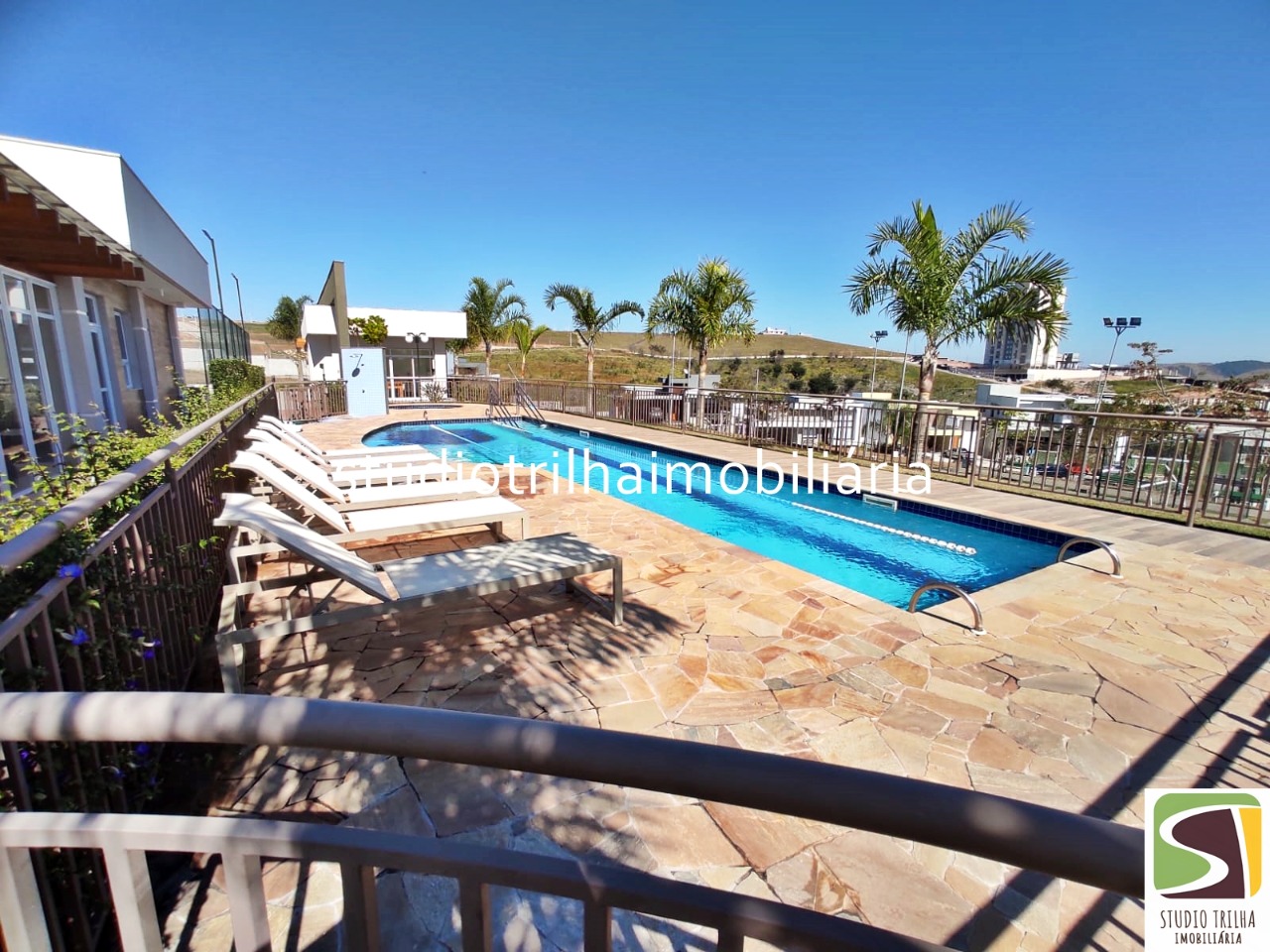 Excelente Sobrado, 355m² com 4 Suítes e Área Gourmet