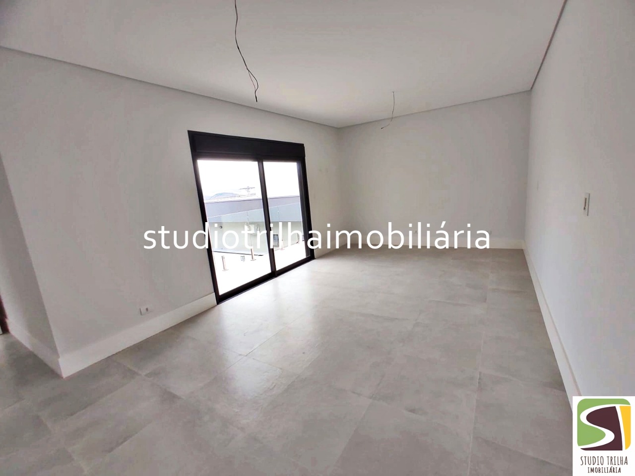 Lindo Sobrado no Condominio residencial Jaguary, 435m² com 4 Suítes sendo 1 Master e Varanda Gourmet