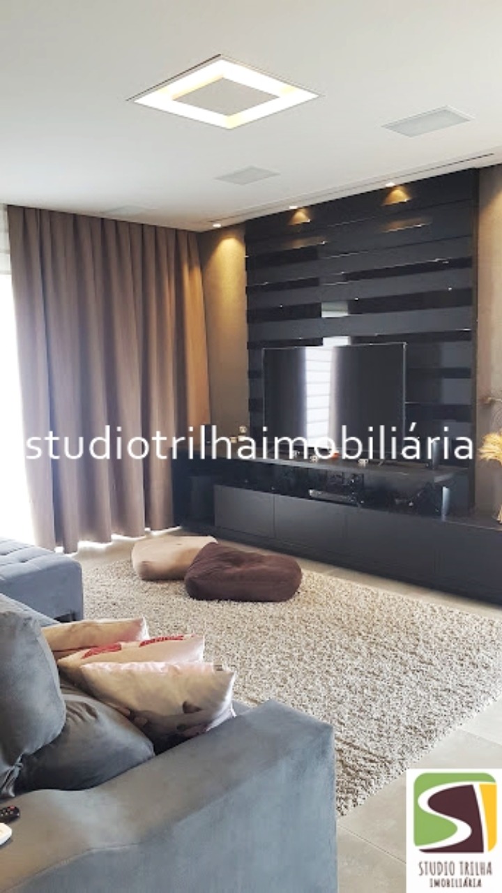 Excelente Mansão, 563m² com 4 Suítes amplas, Varanda Gourmet e Piscina em São José dos Campos - SP