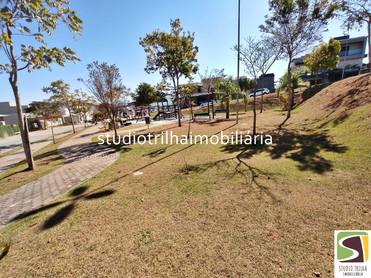 Excelente Sobrado, 355m² com 4 Suítes e Área Gourmet