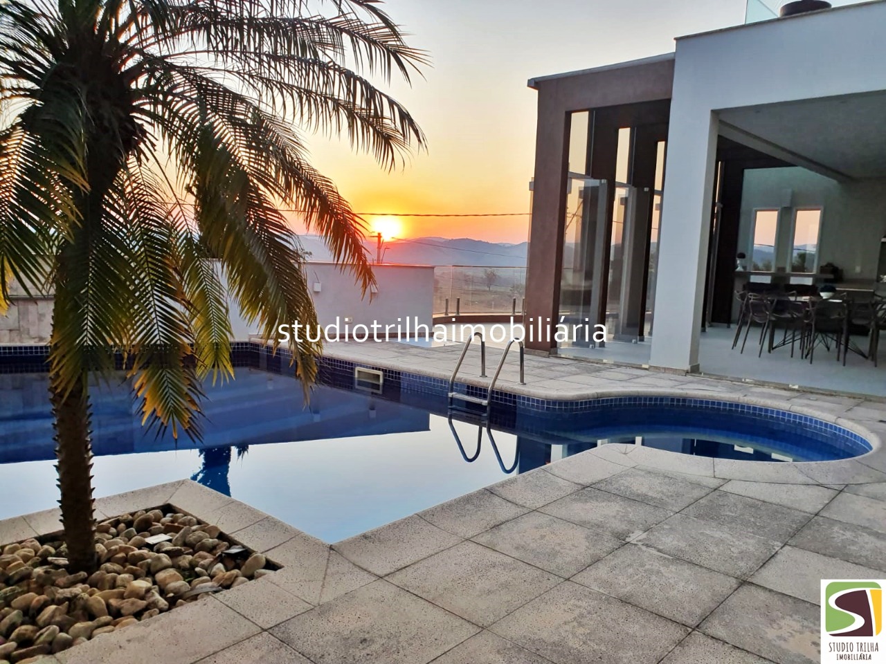 Excelente Mansão, 563m² com 4 Suítes amplas, Varanda Gourmet e Piscina em São José dos Campos - SP