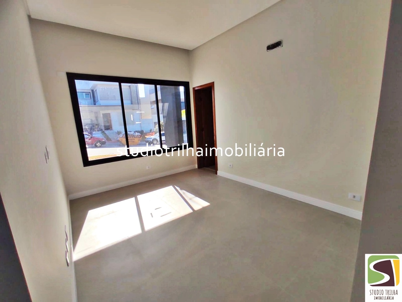 Sobrado novo no cond. Mônaco, 350m² com 4 dormitórios, varan