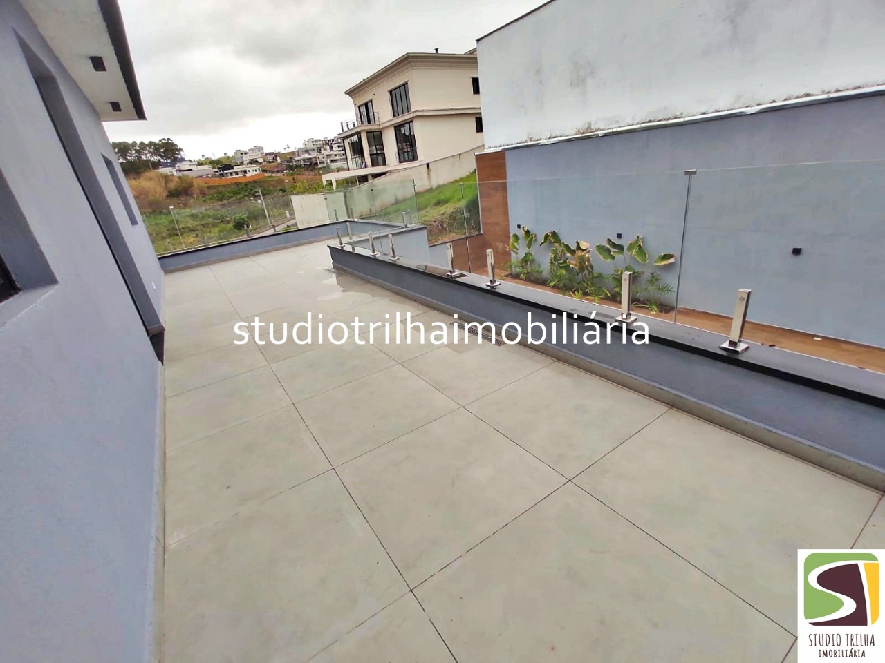 Excelente Sobrado, 355m² com 4 Suítes e Área Gourmet