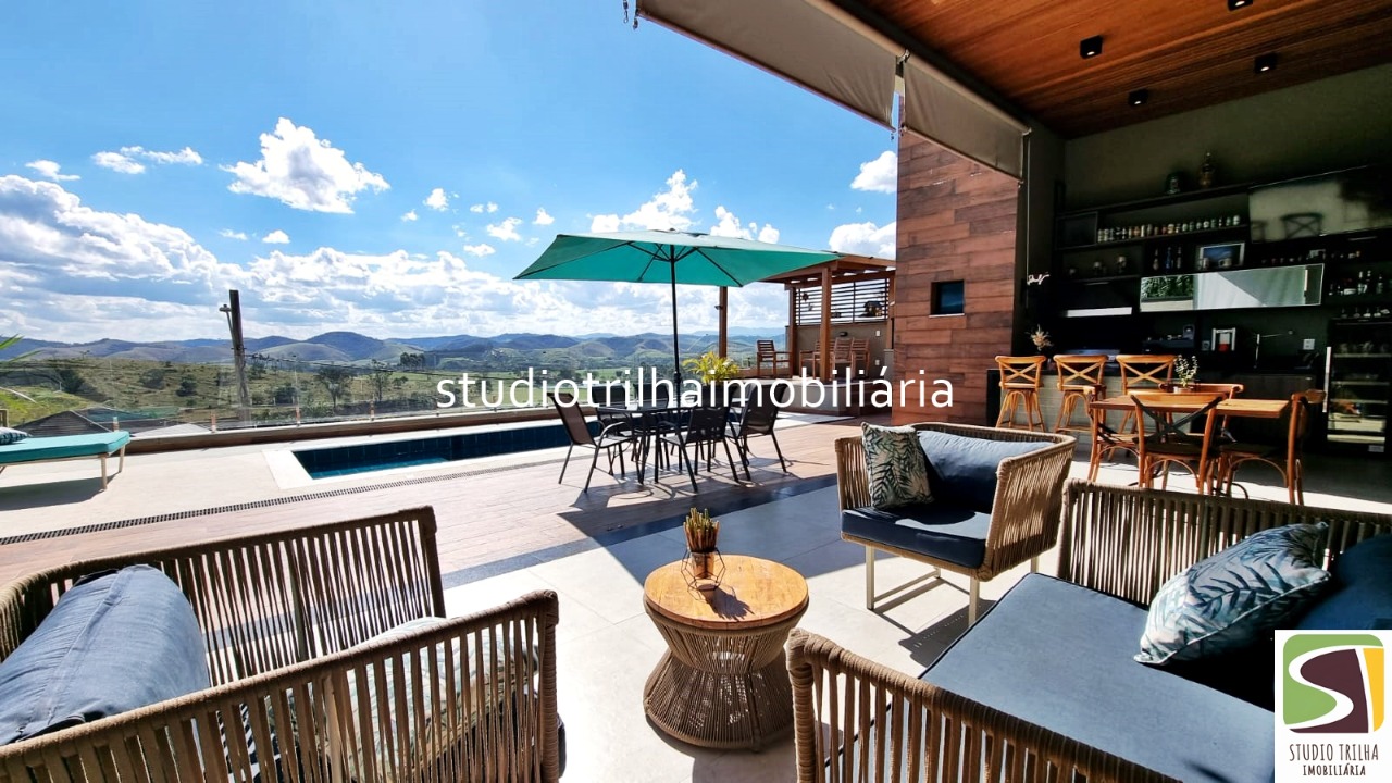 Excelente Sobrado, 400m², 4 Suítes com Cozinha Planejada e Piscina Privativa
