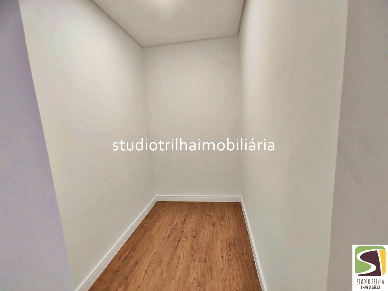 Sobrado Novo no Cond. Mônaco, 350m² com 4 Dormitórios, Varanda Gourmet e Piscina