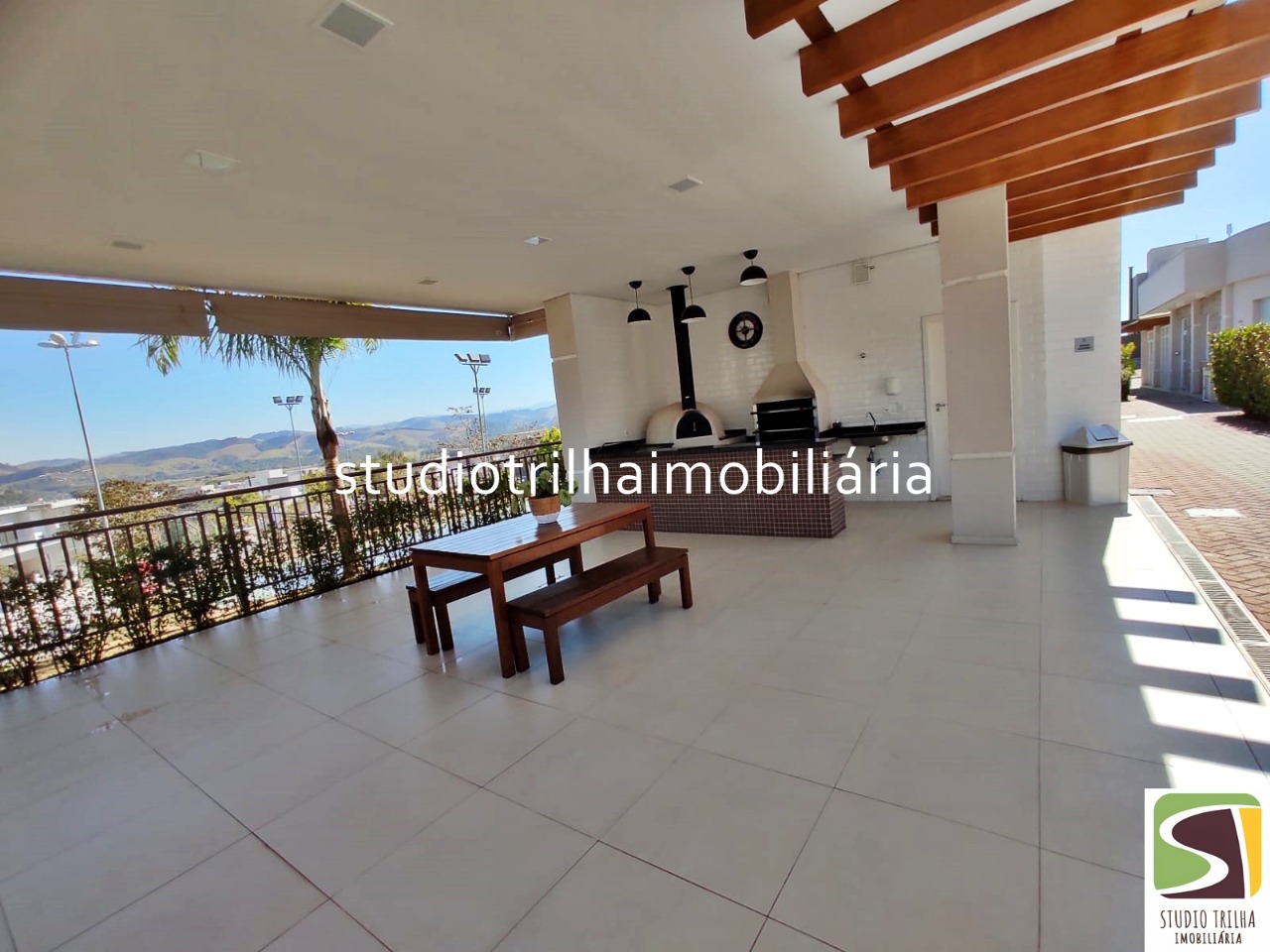 Excelente Sobrado, 355m² com 4 Suítes e Área Gourmet