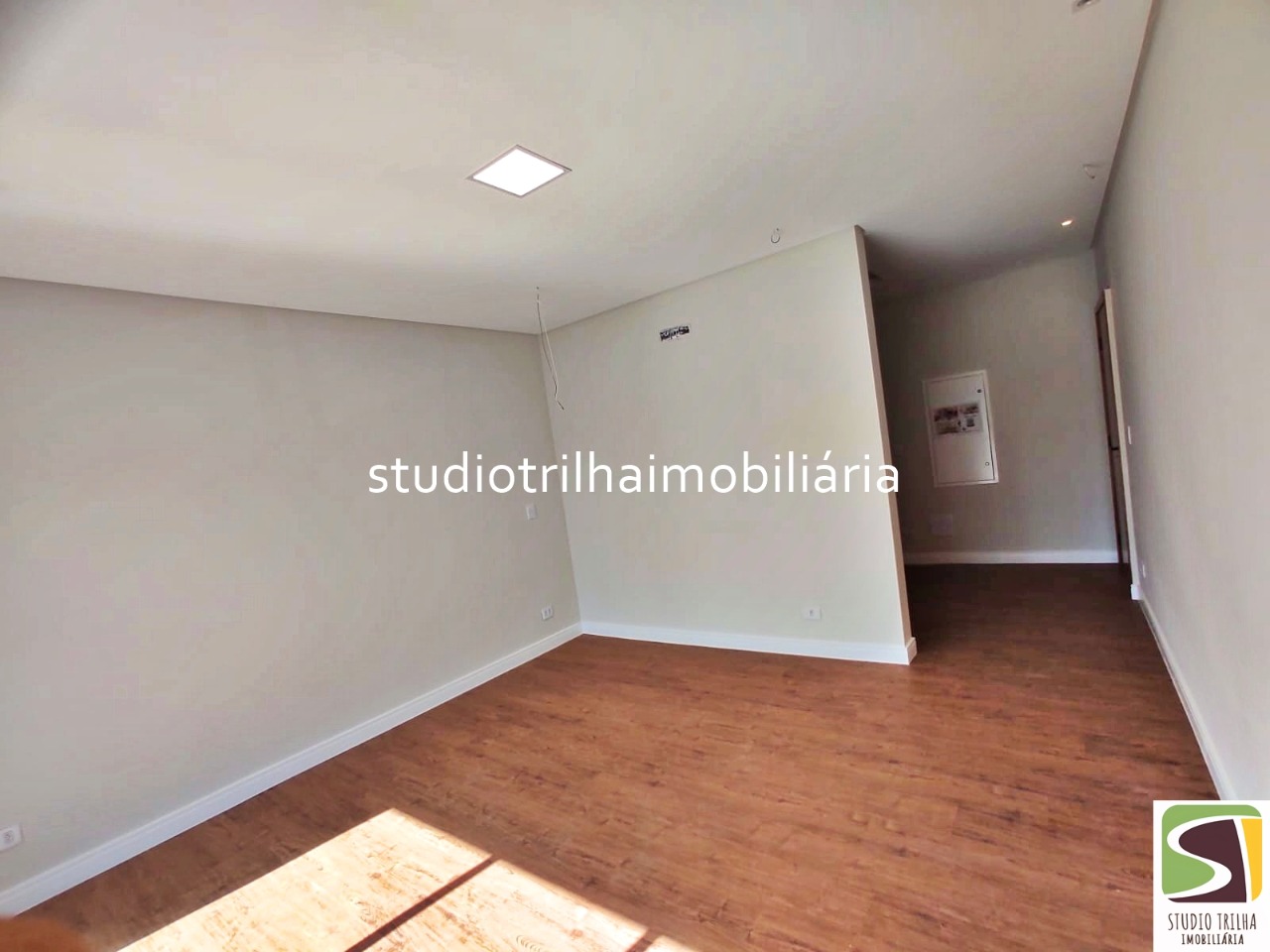 Sobrado Novo no Cond. Mônaco, 350m² com 4 Dormitórios, Varanda Gourmet e Piscina