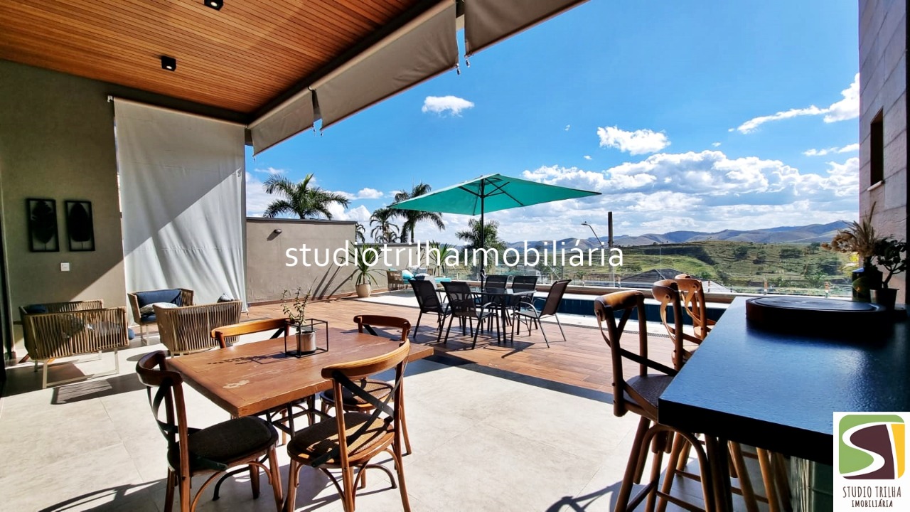 Excelente Sobrado, 400m², 4 Suítes com Cozinha Planejada e Piscina Privativa
