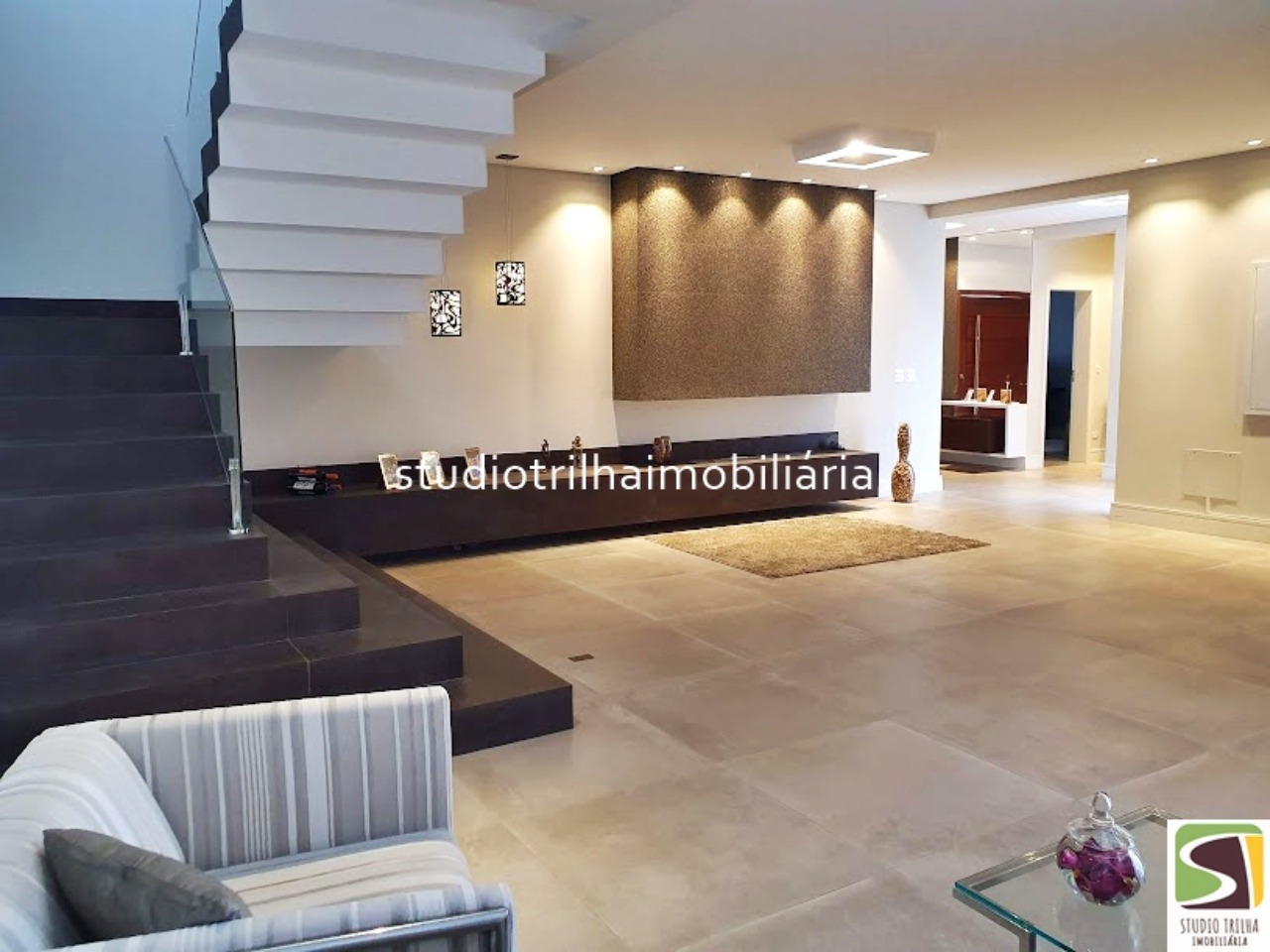 Excelente Mansão, 563m² com 4 Suítes amplas, Varanda Gourmet e Piscina em São José dos Campos - SP