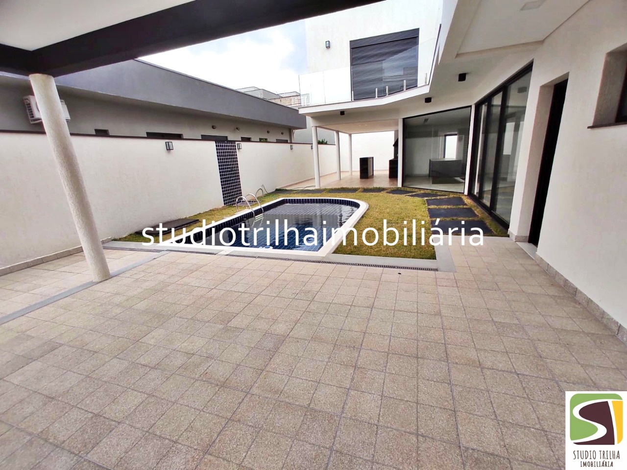Lindo Sobrado no Condominio residencial Jaguary, 435m² com 4 Suítes sendo 1 Master e Varanda Gourmet