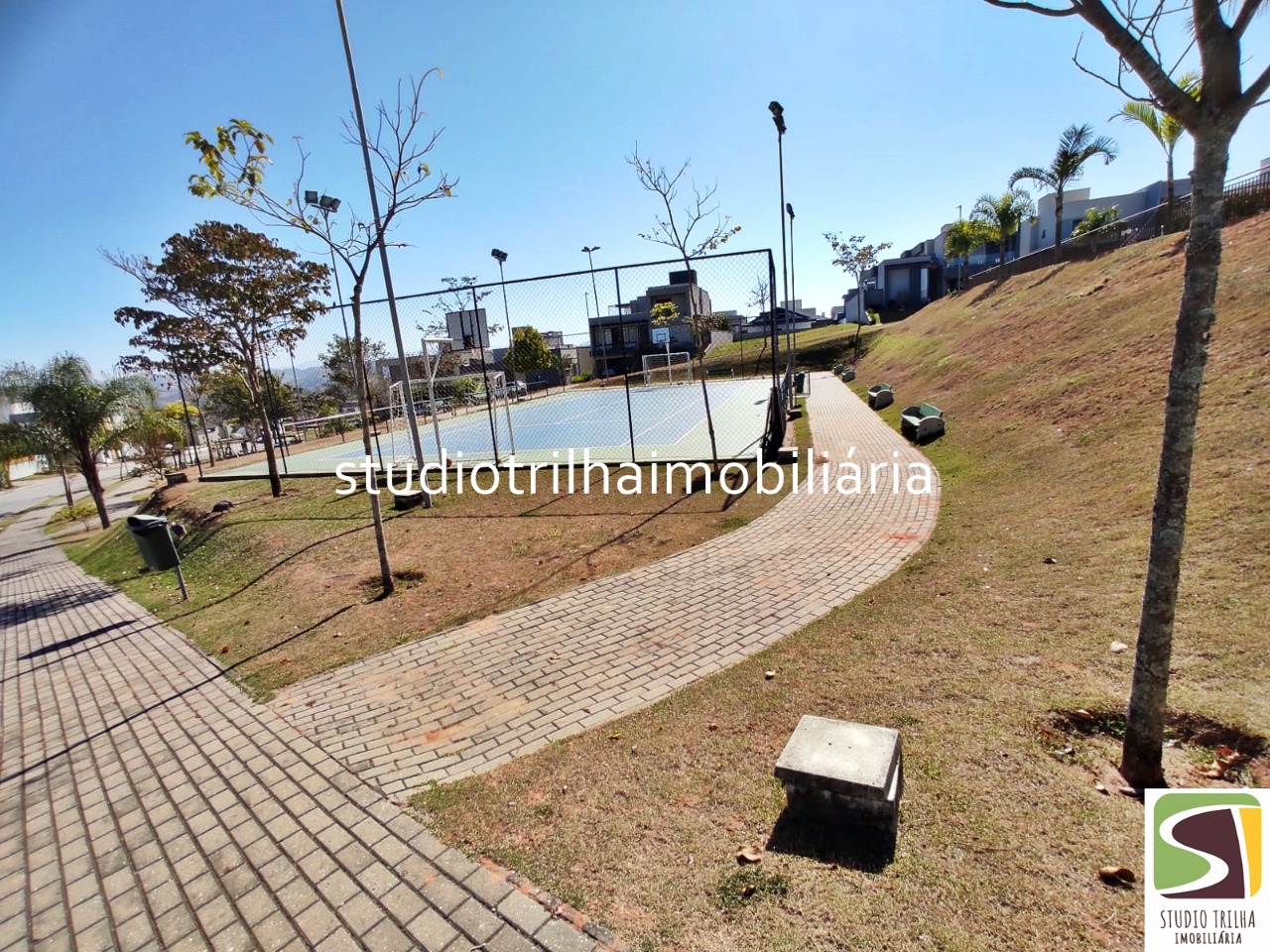 Excelente Sobrado, 355m² com 4 Suítes e Área Gourmet
