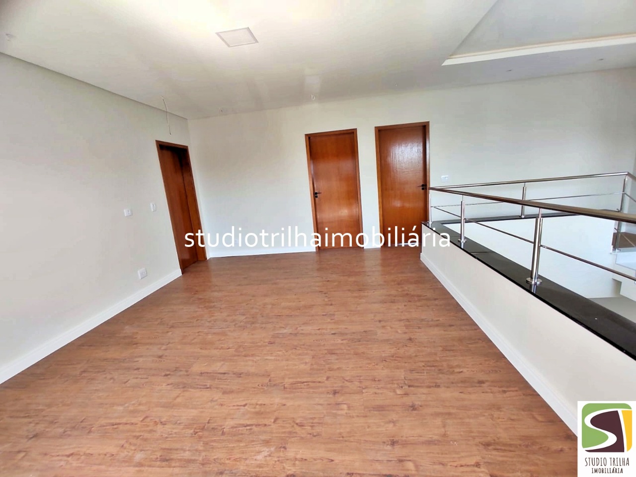Sobrado Novo no Cond. Mônaco, 350m² com 4 Dormitórios, Varanda Gourmet e Piscina