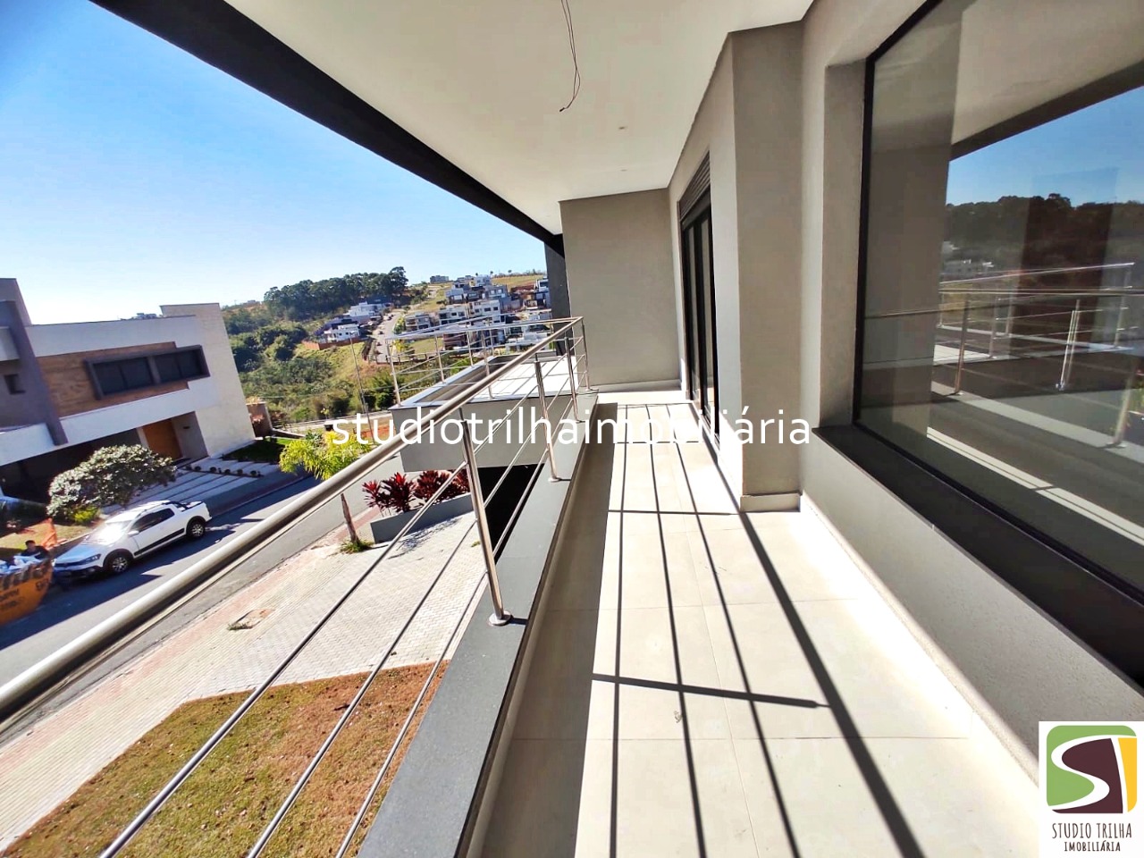 Sobrado Novo no Cond. Mônaco, 350m² com 4 Dormitórios, Varanda Gourmet e Piscina