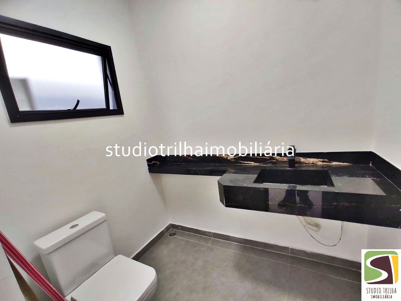 Excelente sobrado, 355m² com 4 suítes e área gourmet