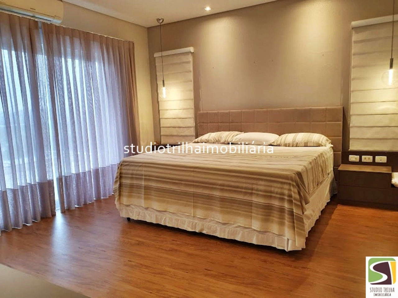 Excelente Mansão, 563m² com 4 Suítes amplas, Varanda Gourmet e Piscina em São José dos Campos - SP