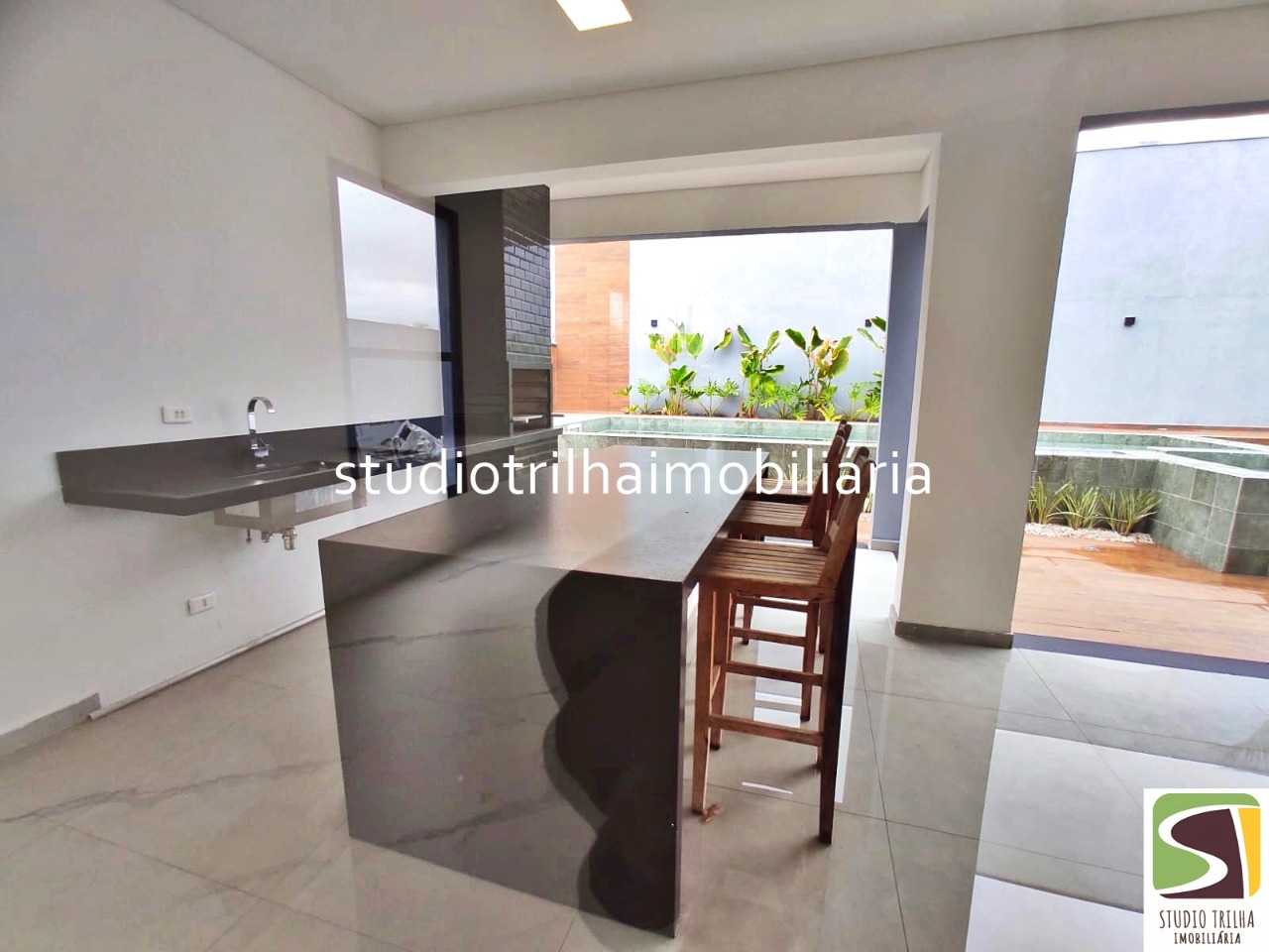Excelente sobrado, 355m² com 4 suítes e área gourmet