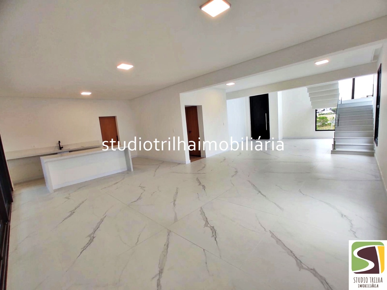 Excelente sobrado, 355m² com 4 suítes e área gourmet