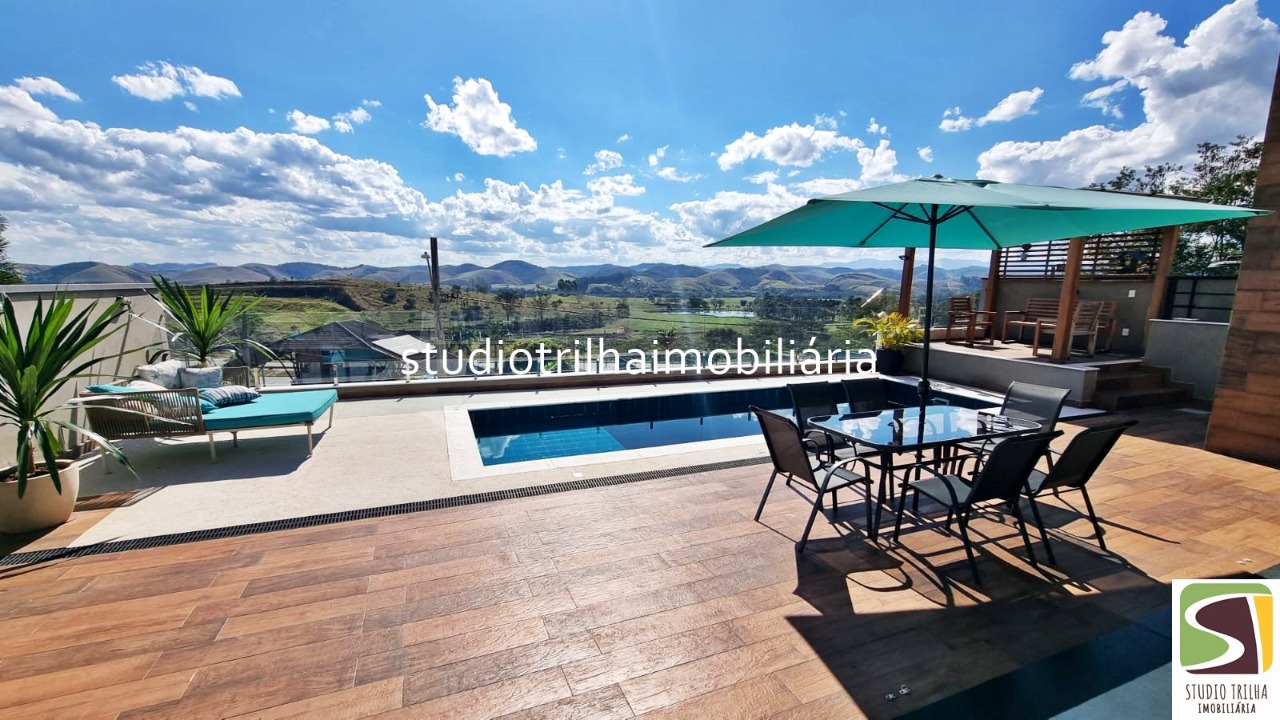 Excelente Sobrado, 400m², 4 Suítes com Cozinha Planejada e Piscina Privativa