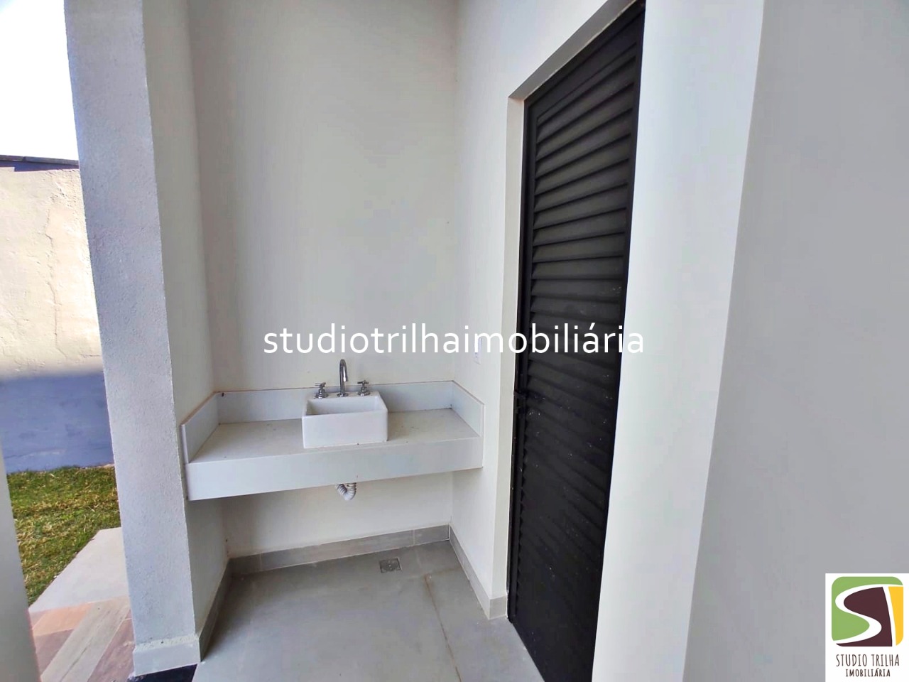 Sobrado Novo no Cond. Mônaco, 350m² com 4 Dormitórios, Varanda Gourmet e Piscina