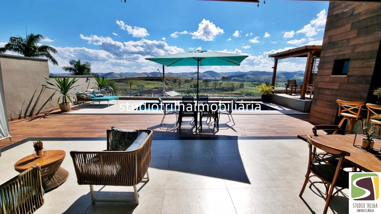 Excelente Sobrado, 400m², 4 Suítes com Cozinha Planejada e Piscina Privativa