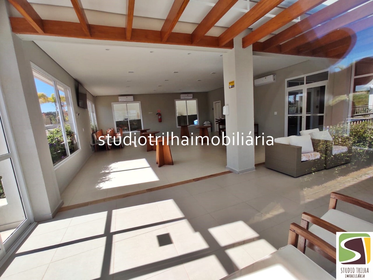 Excelente Sobrado, 355m² com 4 Suítes e Área Gourmet