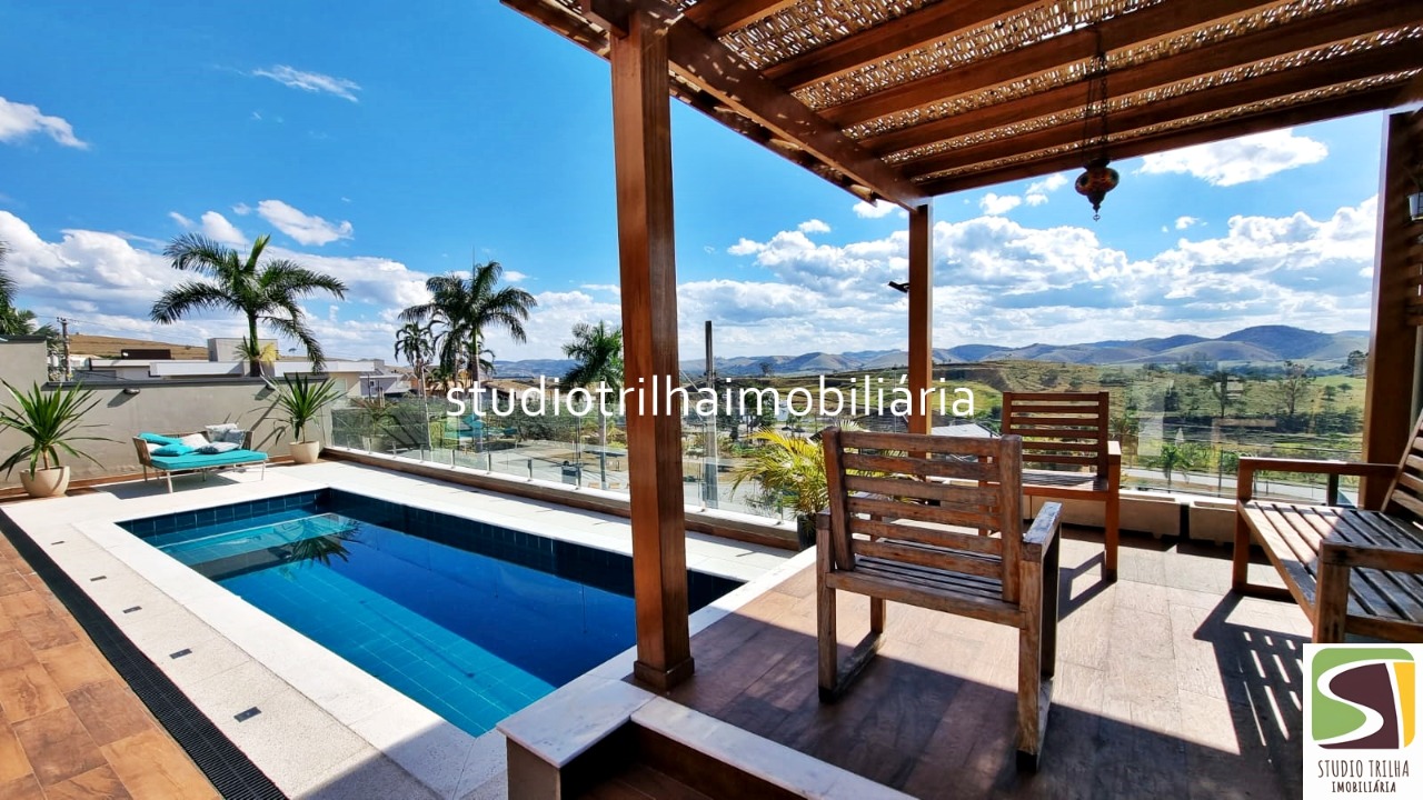 Excelente Sobrado, 400m², 4 Suítes com Cozinha Planejada e Piscina Privativa