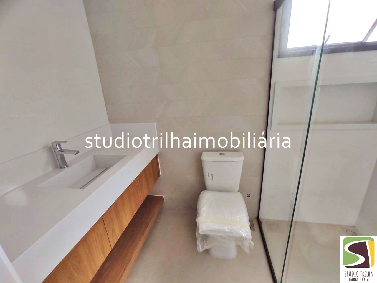 Lindo Sobrado no Condominio residencial Jaguary, 435m² com 4 Suítes sendo 1 Master e Varanda Gourmet