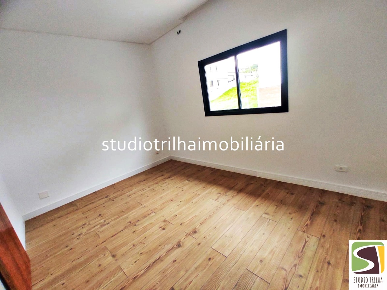 Excelente Sobrado, 355m² com 4 Suítes e Área Gourmet